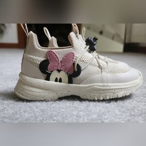 Toddler shoes ( Minnie Mouse )